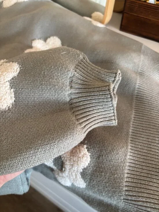 Green Flower Sweater - Picture 4 of 5